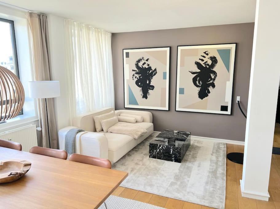 High-end Central Apt - Luxury