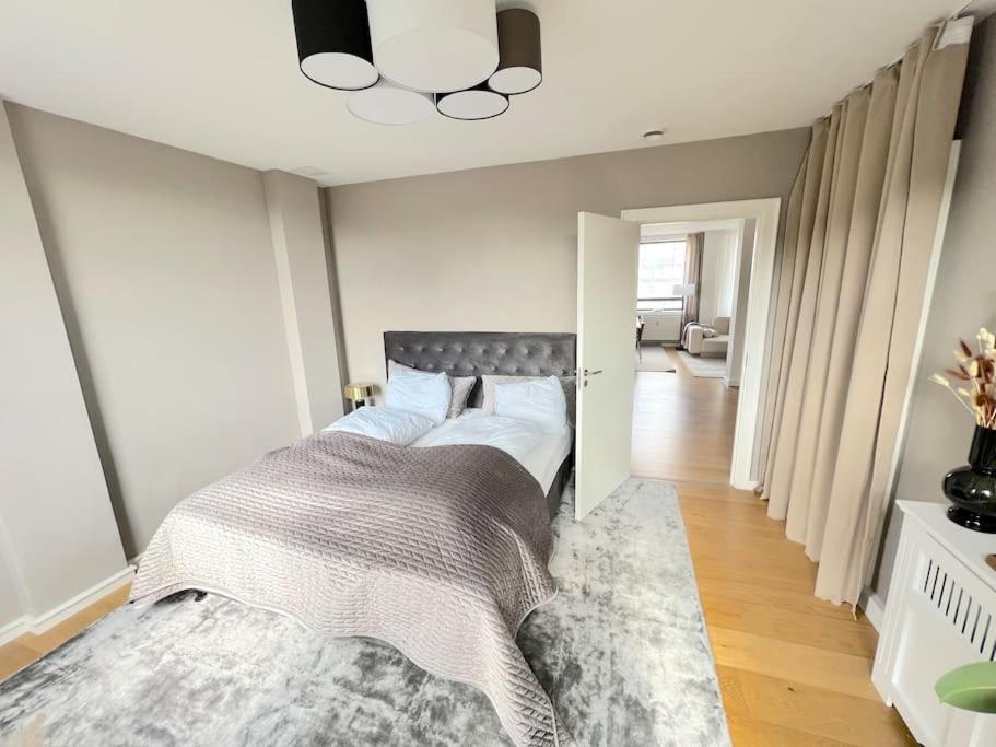 High-end Central Apt - Luxury *